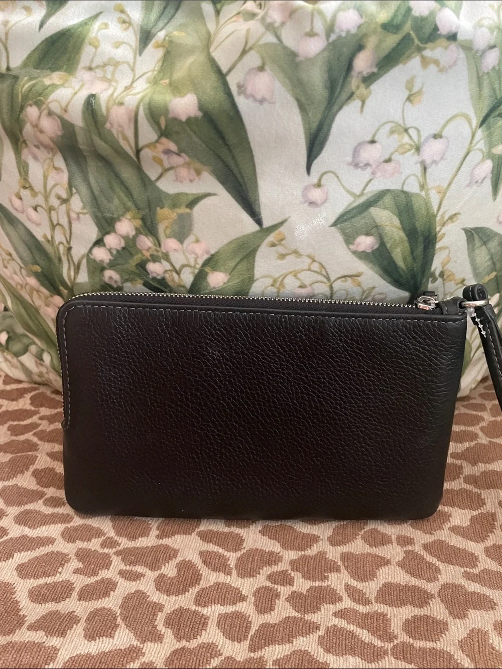 Coach Two-Tone Pebbled Leather Wristlet in Cream and Black NEW Double Zipper
